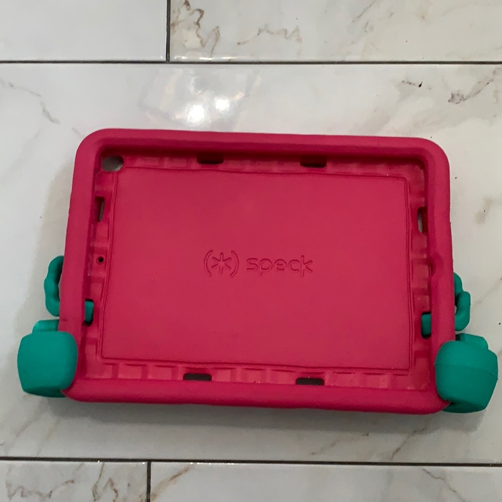 Speck iPad Case. Pink/Green